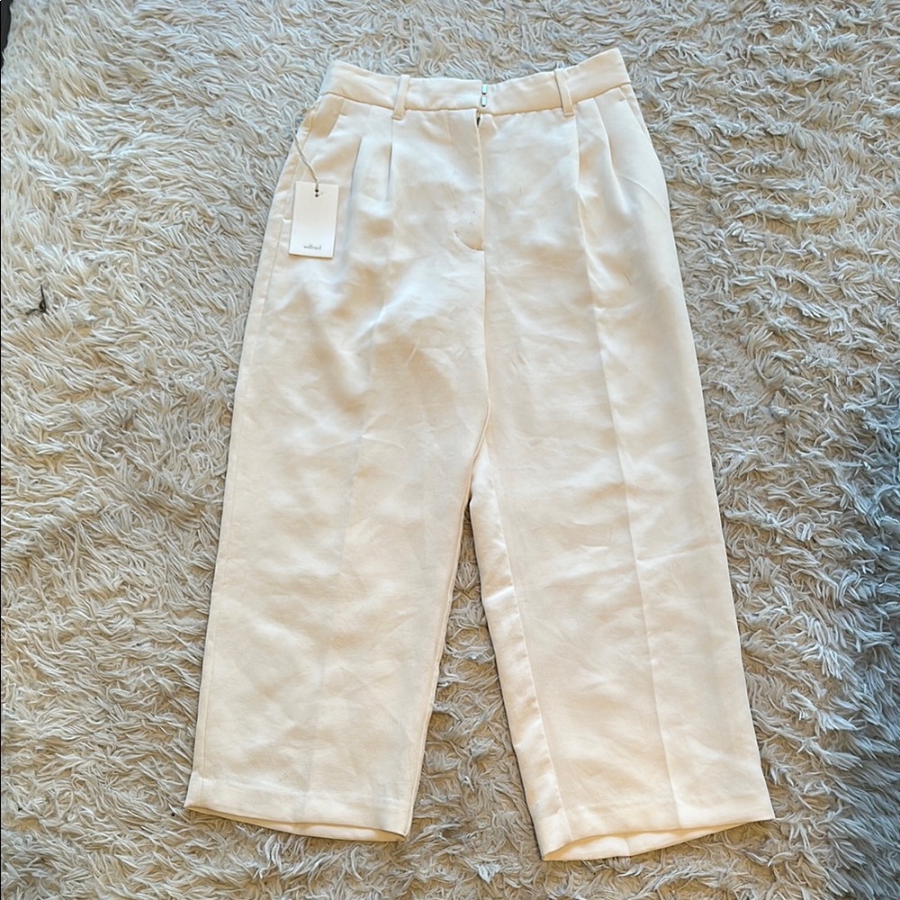 Aritzia Effortless Crop